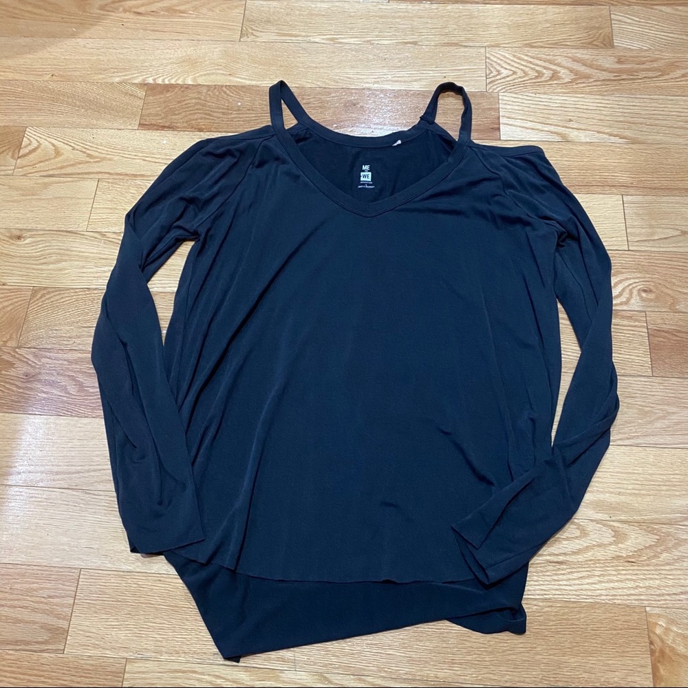 Peeped shoulder long sleeve shirt